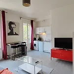 Comfy Parisian Studio! *