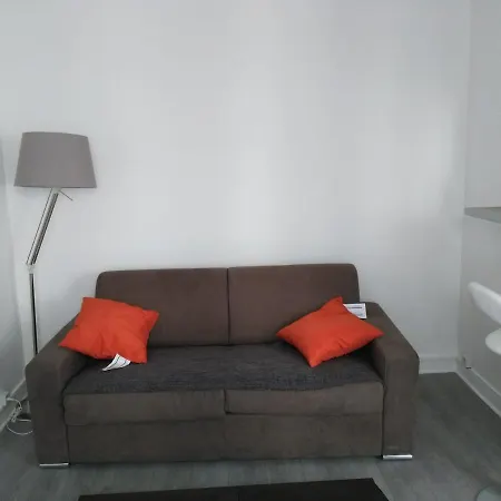 Comfy Parisian Studio!