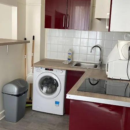 Comfy Parisian Studio! *