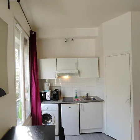 Comfy Parisian Studio! *