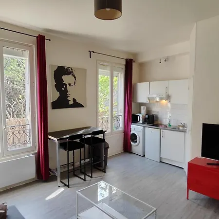 Apartment Comfy Parisian Studio!