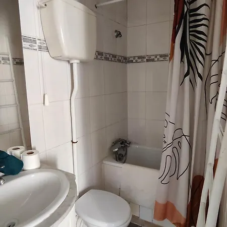 Comfy Parisian Studio! *