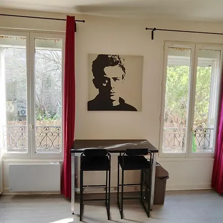Comfy Parisian Studio! Ивры-Сур-Сеине