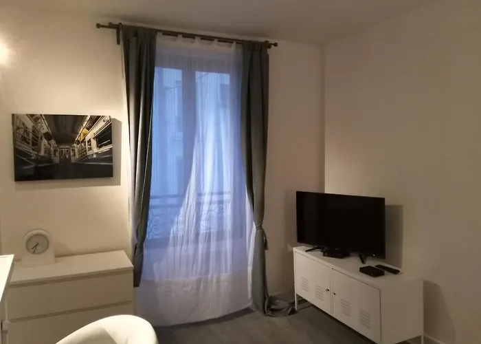 Comfy Parisian Studio! アパート イヴリー＝シュル＝セーヌ