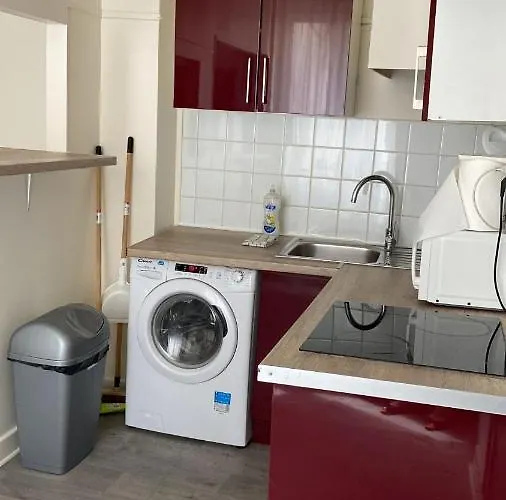 Comfy Parisian Studio! *