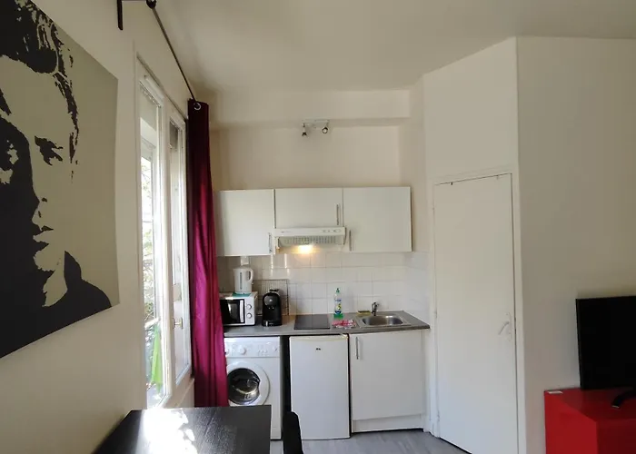 Comfy Parisian Studio! *