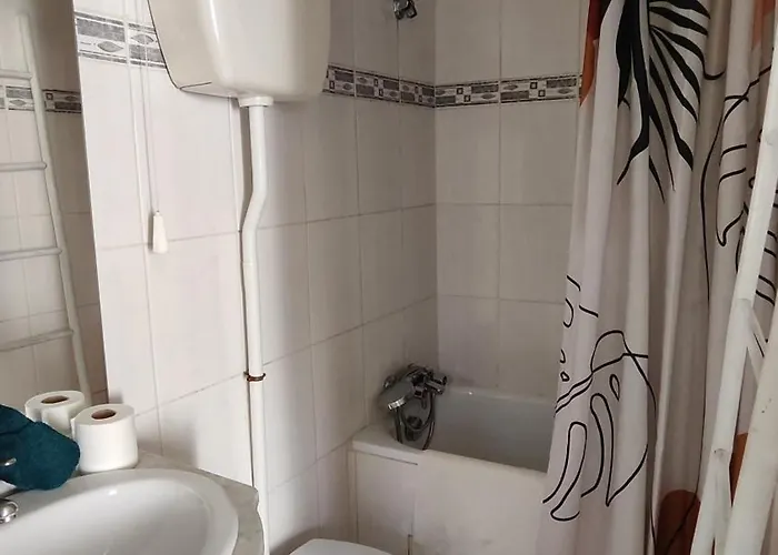 Comfy Parisian Studio! *